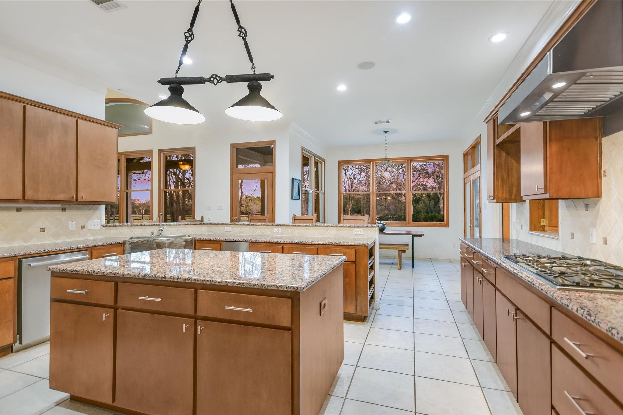 Dripping Springs, Texas 78620, United States, 3 Bedrooms Bedrooms, ,4 BathroomsBathrooms,Residential,Pending,89718