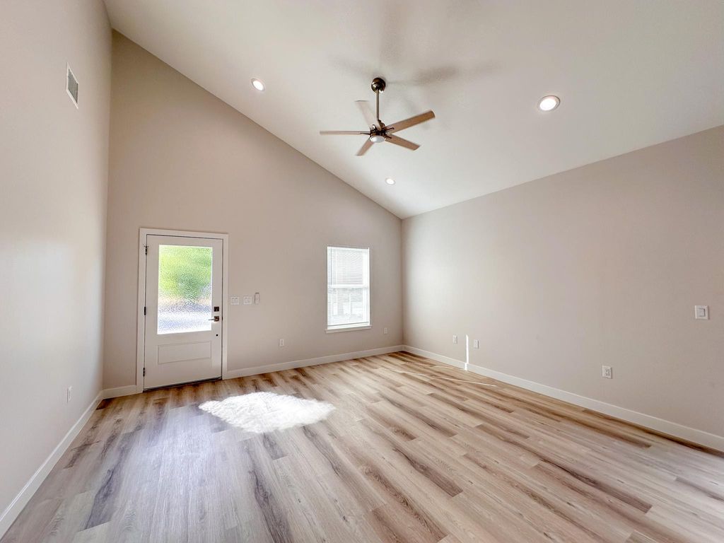 Photo of 817 5th ST, Lockhart, TX 78644 (MLS # 6270926)