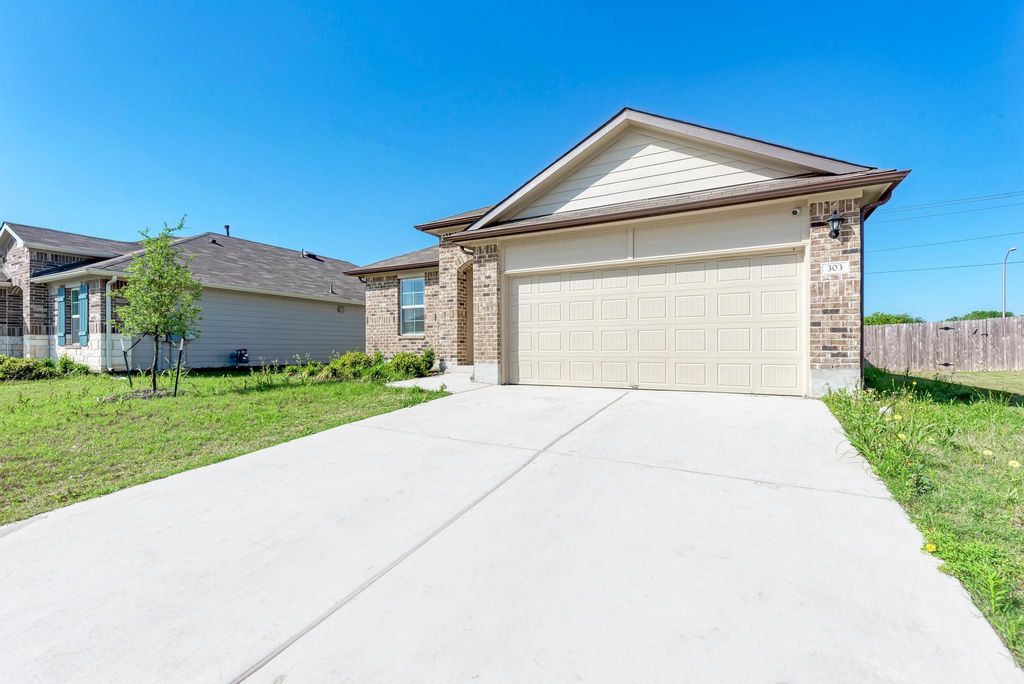 Photo of 303 Abbey LN, Lockhart, TX 78644 (MLS # 4099221)