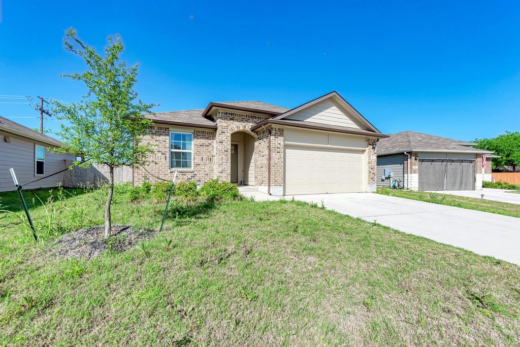 Photo of 303 Abbey LN, Lockhart, TX 78644 (MLS # 4099221)