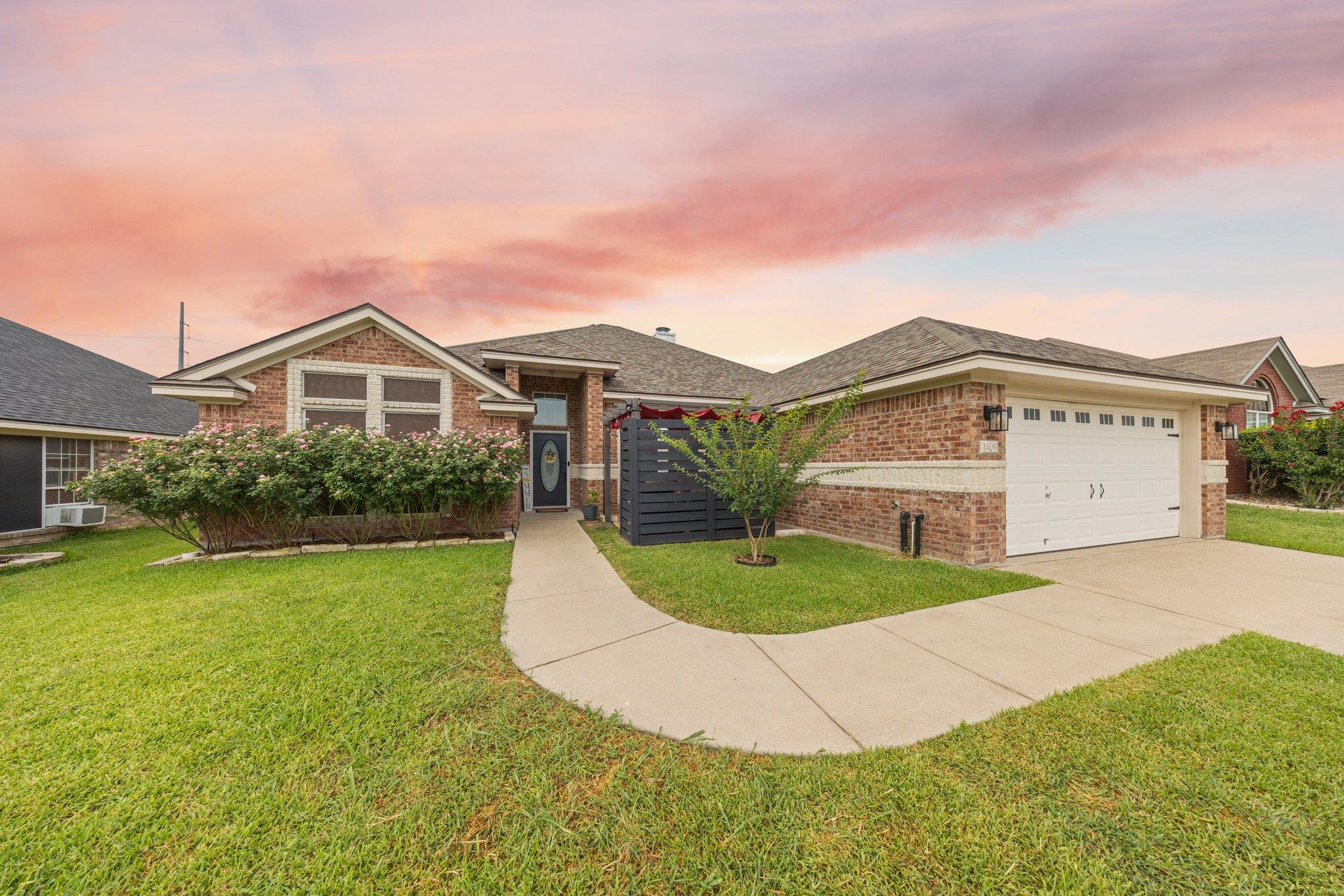 1409 Castle Ridge DR