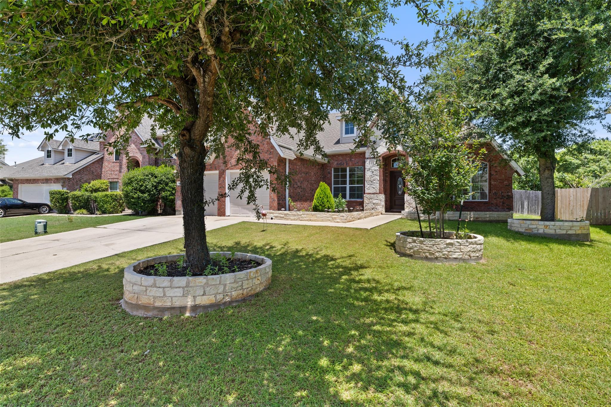3931 Links LN