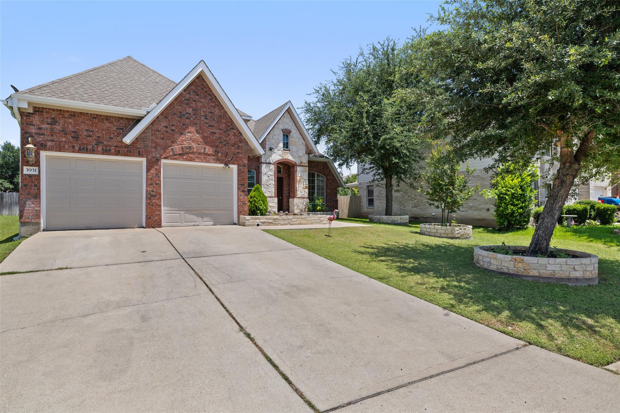 3931 Links LN