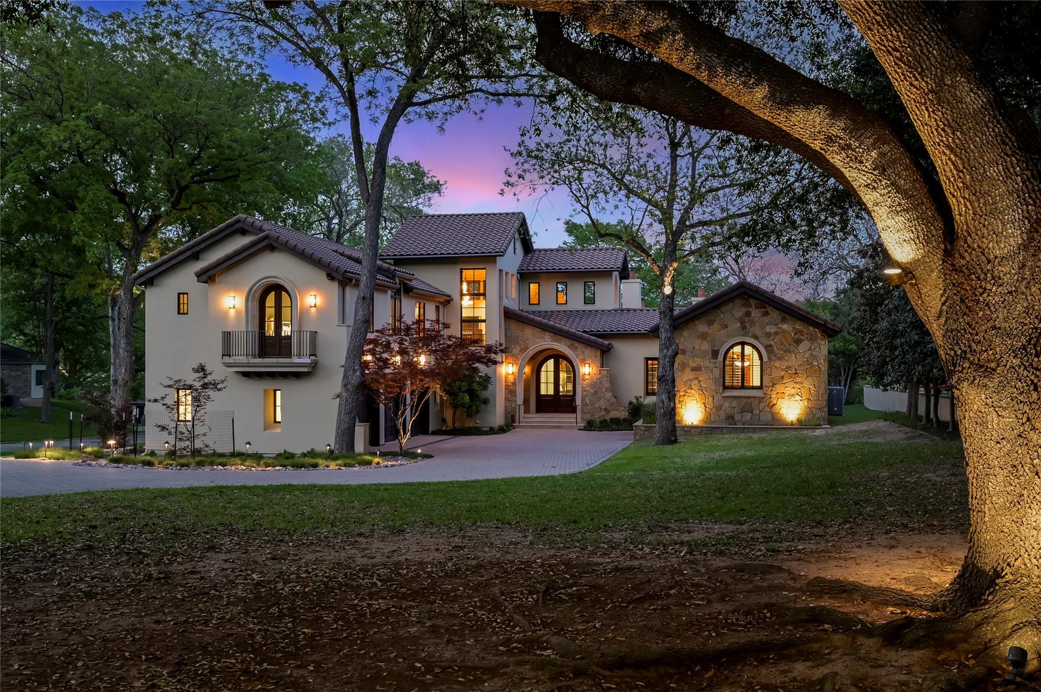 1401 N Weston LN