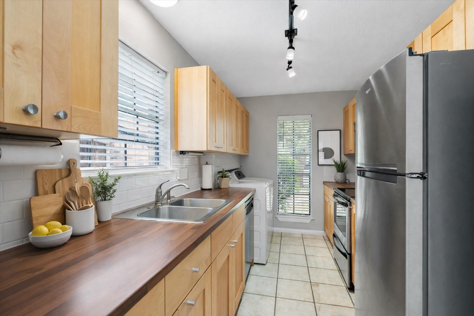 1601 Faro DR 704