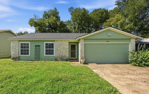 Photo of 5509 Porsche LN, Austin, TX 78749 (MLS # 8565800)