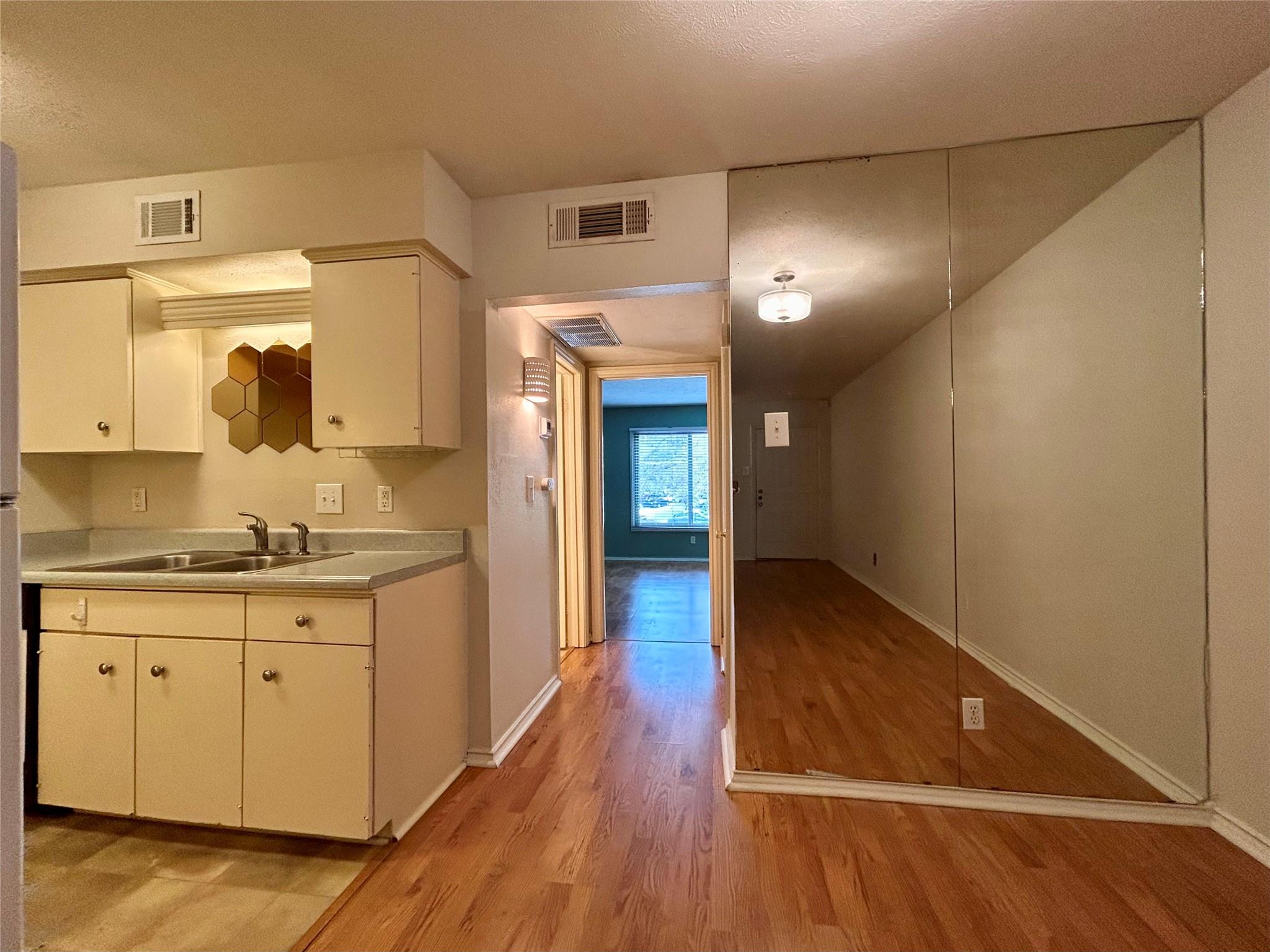505 WEST 7TH ST 207