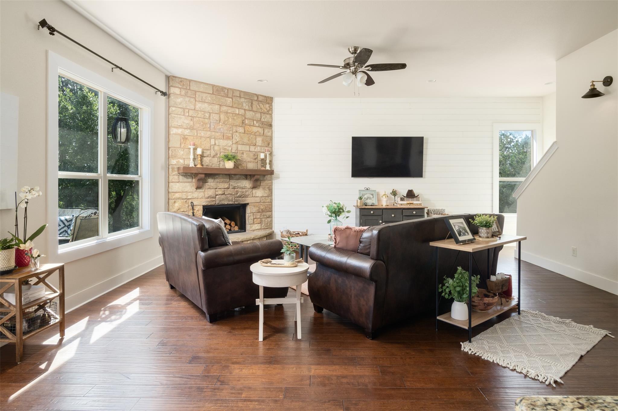 901 Panorama DR