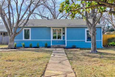 Photo of 905 E 55th 1/2 ST, Austin, TX 78751 (MLS # 6279830)