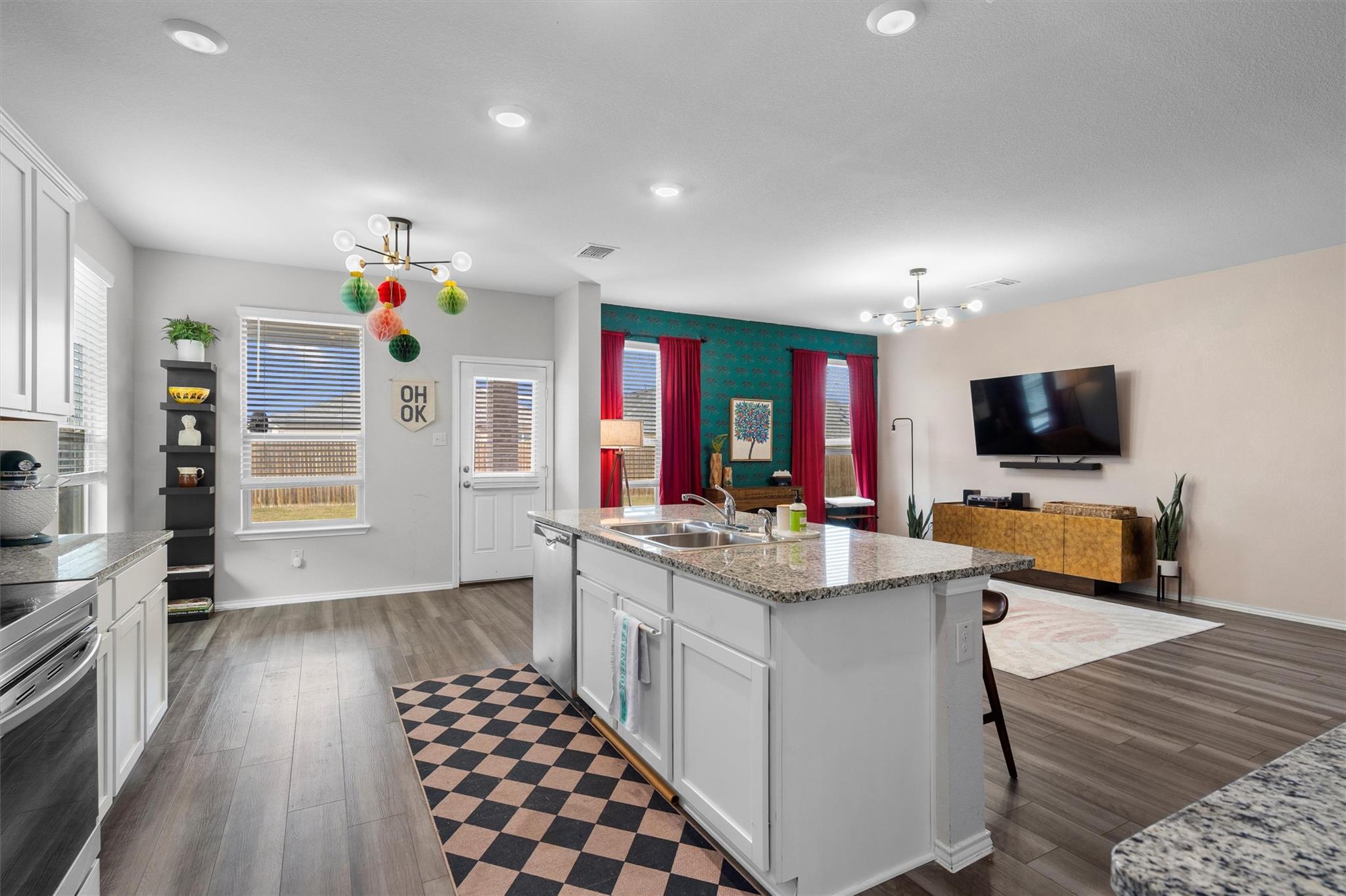 Taylor, Texas 76574, United States, 5 Bedrooms Bedrooms, ,3 BathroomsBathrooms,Residential,Active,252800