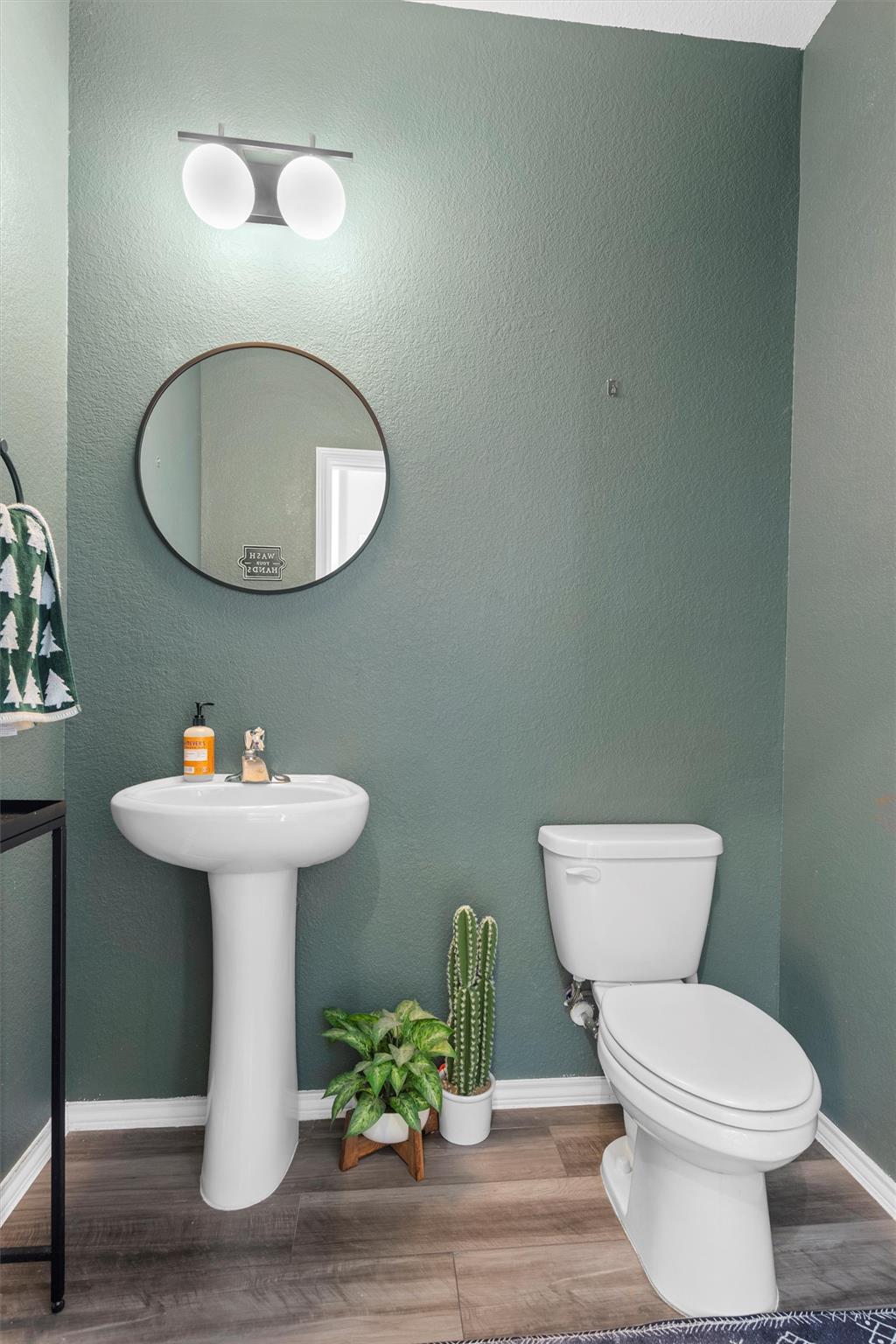 Taylor, Texas 76574, United States, 5 Bedrooms Bedrooms, ,3 BathroomsBathrooms,Residential,Active,252800