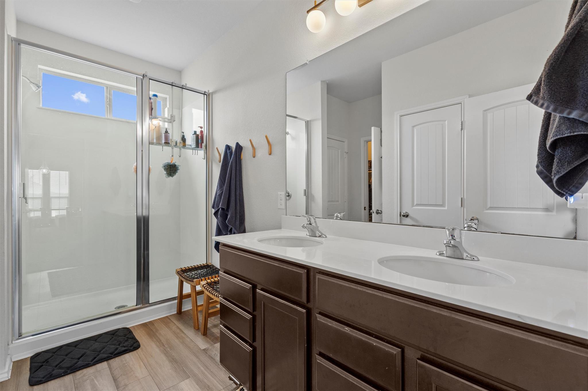 Taylor, Texas 76574, United States, 5 Bedrooms Bedrooms, ,3 BathroomsBathrooms,Residential,Active,252800