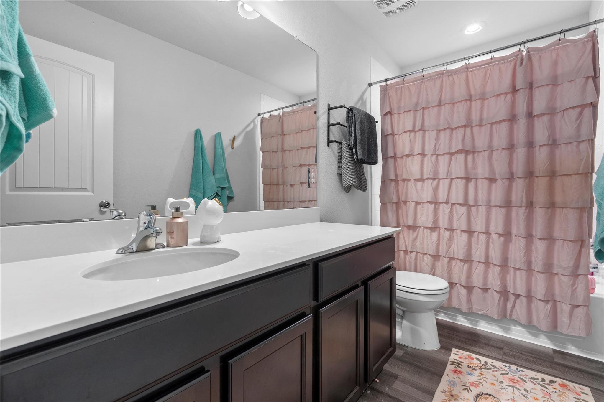 Taylor, Texas 76574, United States, 5 Bedrooms Bedrooms, ,3 BathroomsBathrooms,Residential,Active,252800