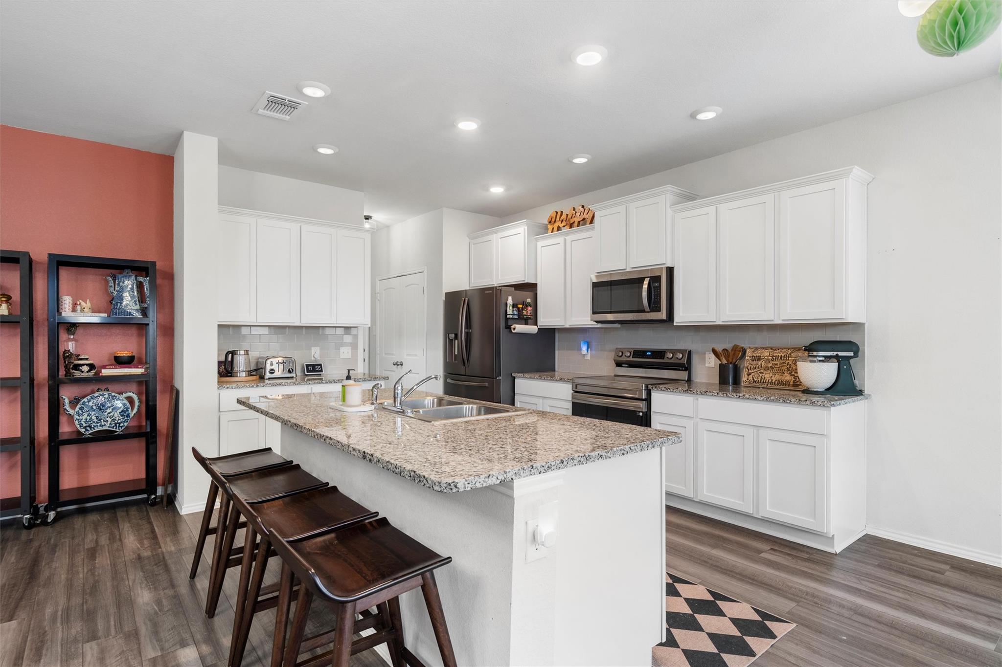 Taylor, Texas 76574, United States, 5 Bedrooms Bedrooms, ,3 BathroomsBathrooms,Residential,Active,252800