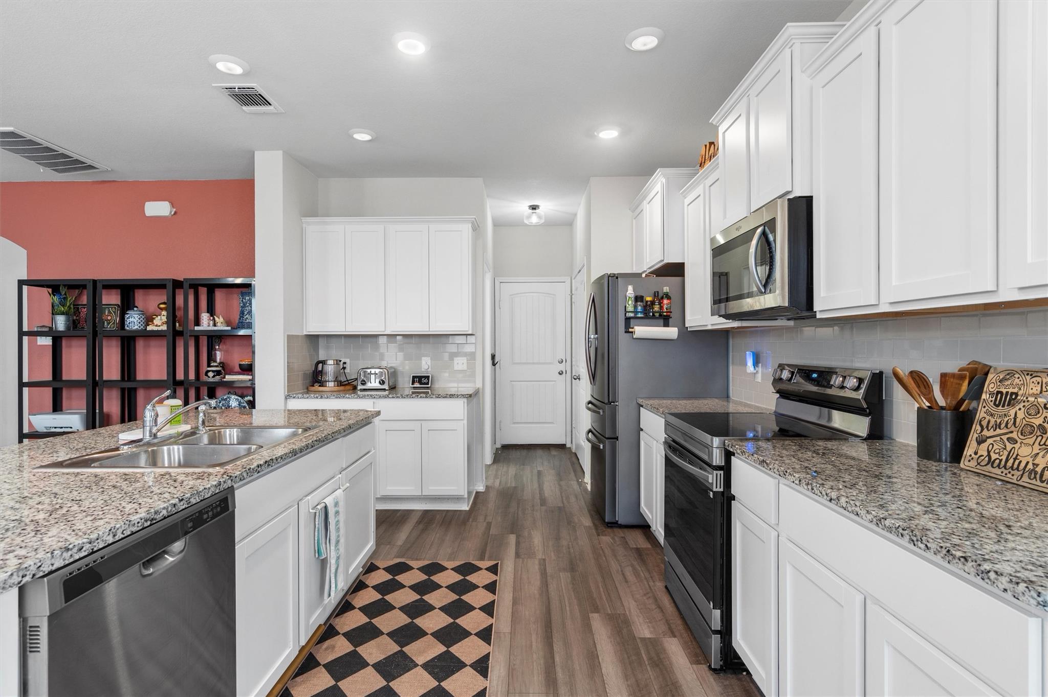 Taylor, Texas 76574, United States, 5 Bedrooms Bedrooms, ,3 BathroomsBathrooms,Residential,Active,252800