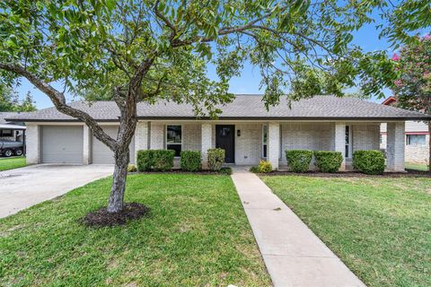 Photo of 1700 Deep Wood DR, Round Rock, TX 78681 (MLS # 1769690)