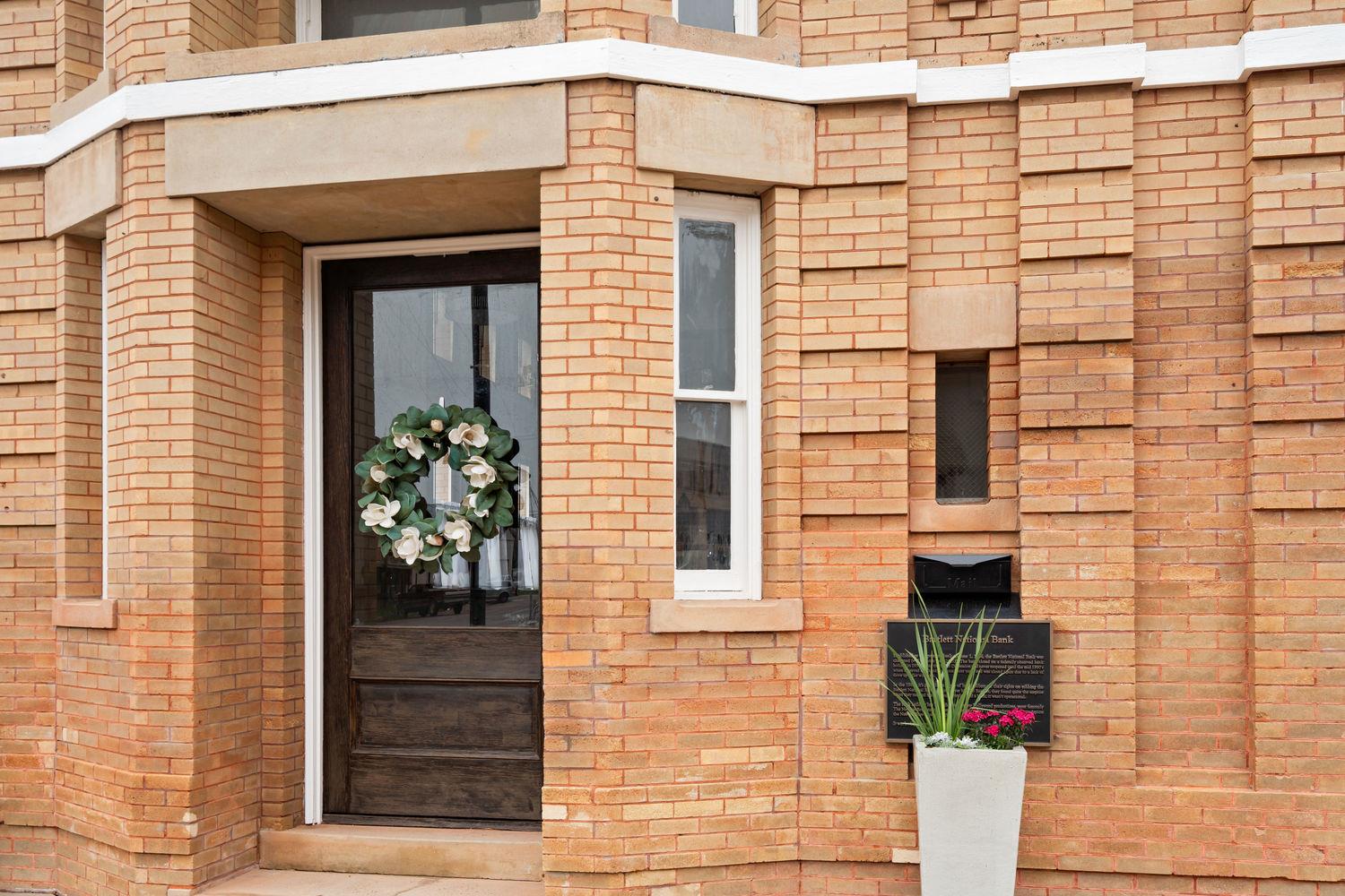 Photo 1 of 30 — 200 E Clark ST, Bartlett, TX 76511