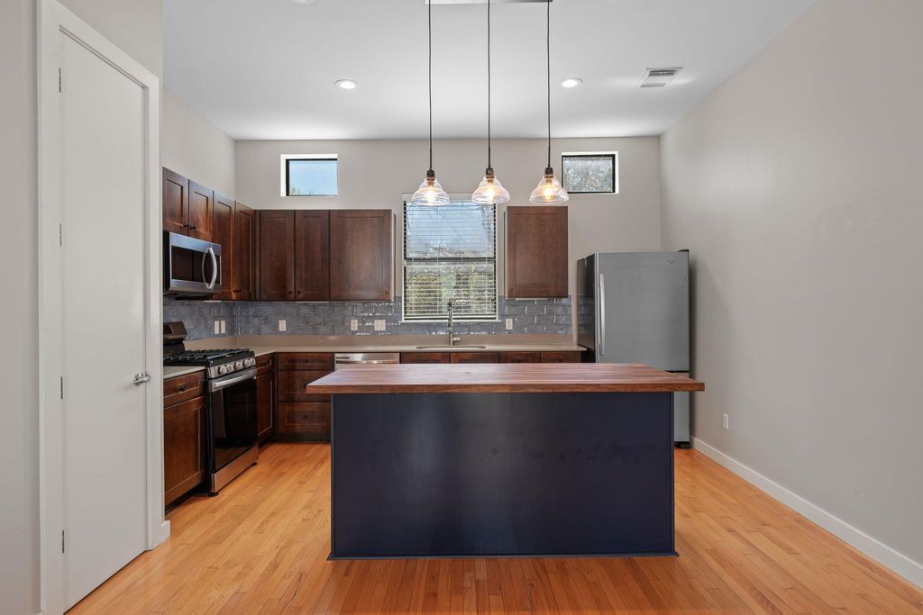 Photo of 6000 S Congress Ave #302, Austin, TX 78745 (MLS # 9258454)