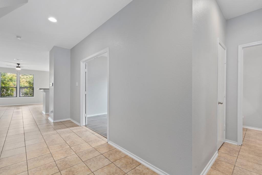 1132 Hyde Park DR
