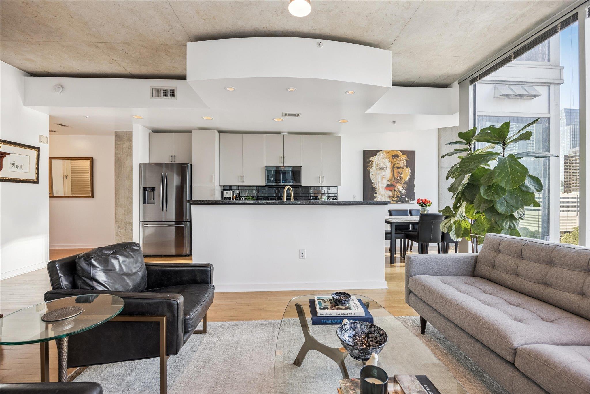 360 Nueces ST 1401