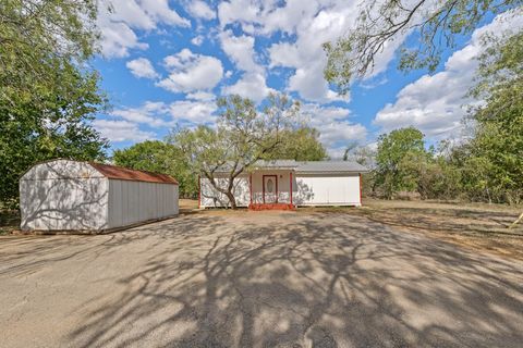 Photo of 301 Tatum RD, Martindale, TX 78655 (MLS # 2497047)