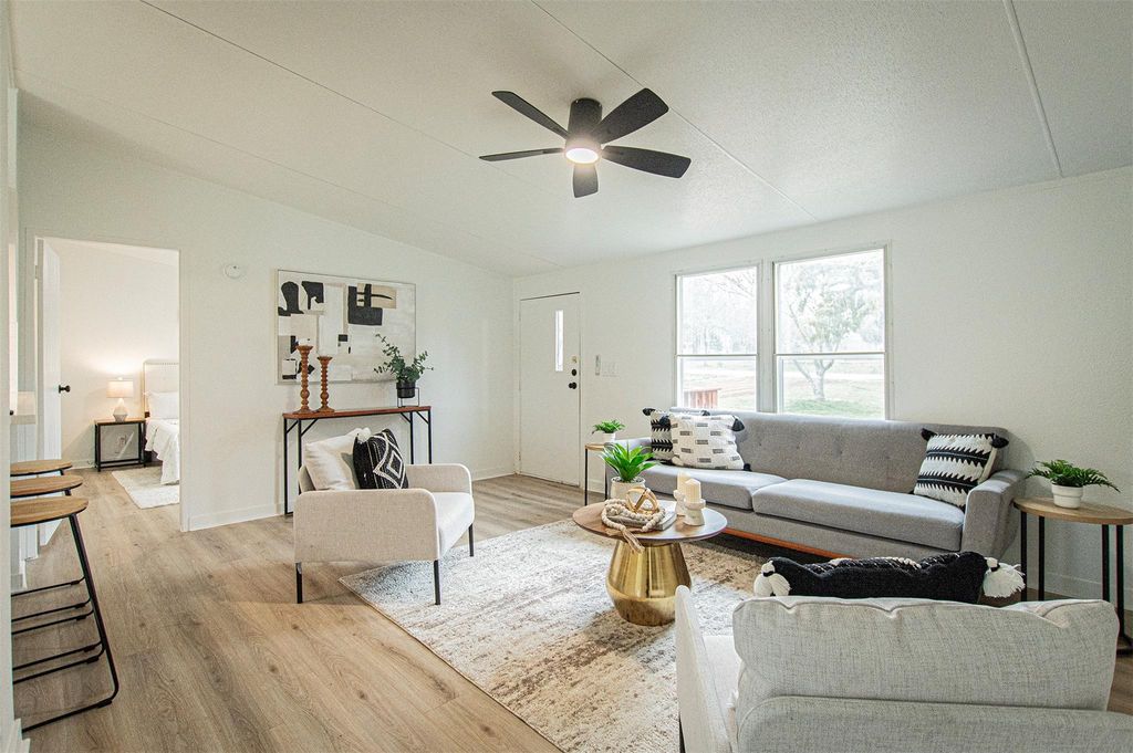 listing image 0