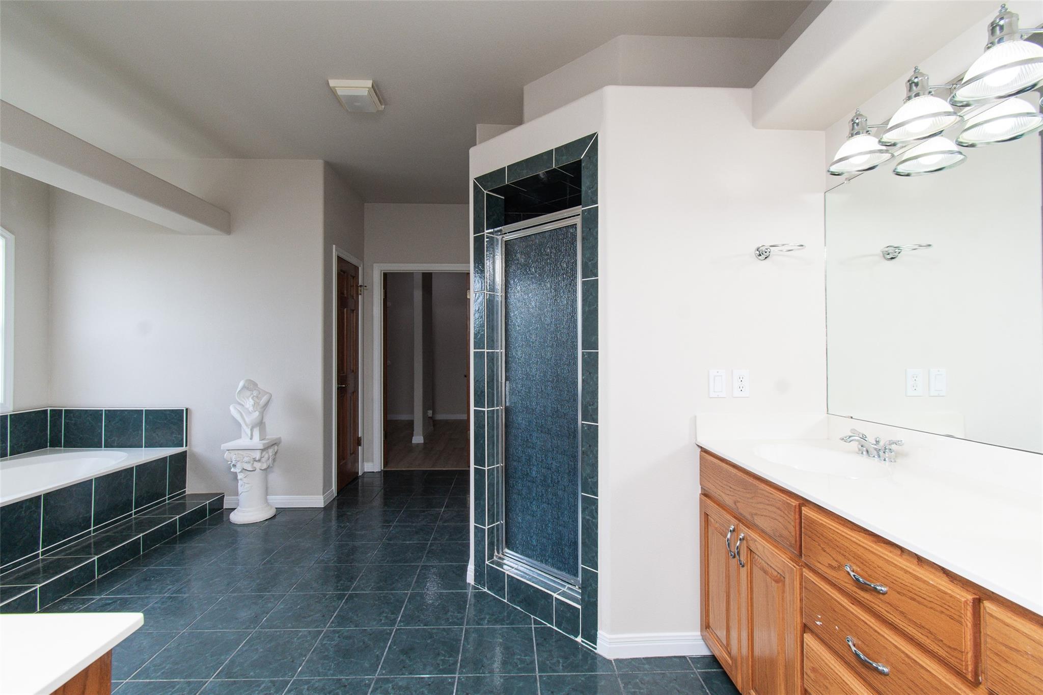 Georgetown, Texas 78628, United States, 5 Bedrooms Bedrooms, ,4 BathroomsBathrooms,Residential,Active,33177