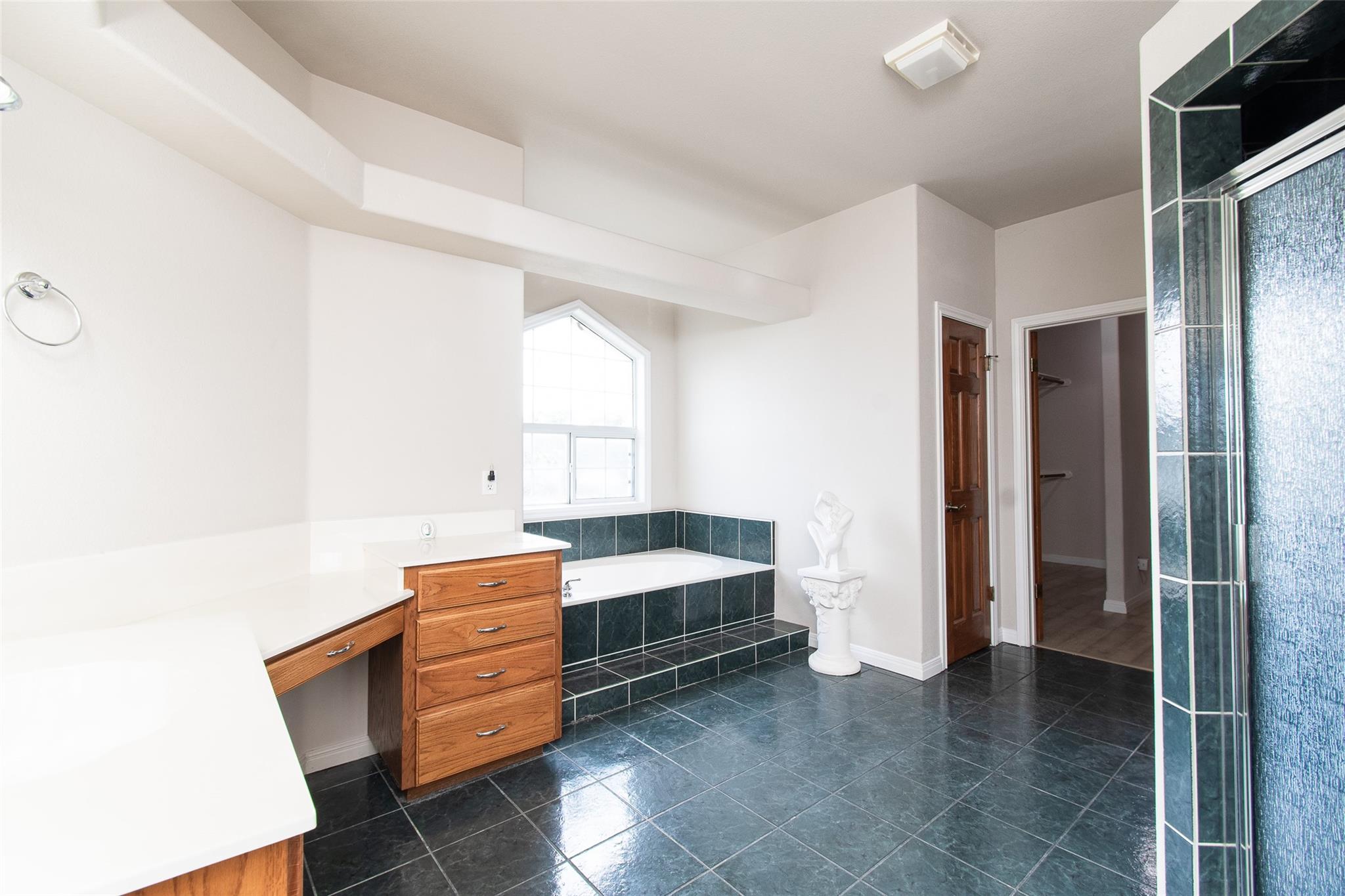 Georgetown, Texas 78628, United States, 5 Bedrooms Bedrooms, ,4 BathroomsBathrooms,Residential,Active,33177