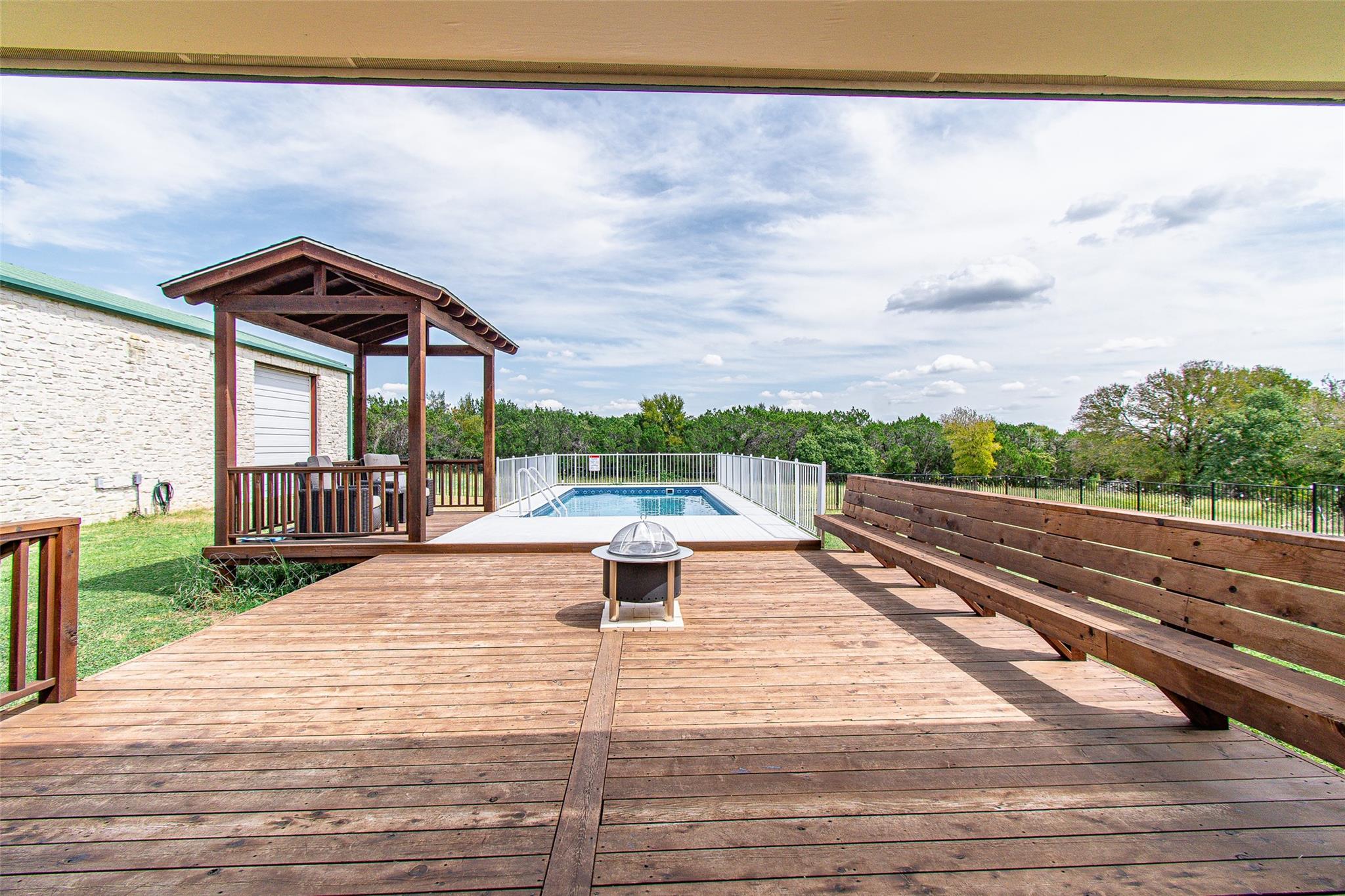 Georgetown, Texas 78628, United States, 5 Bedrooms Bedrooms, ,4 BathroomsBathrooms,Residential,Active,33177