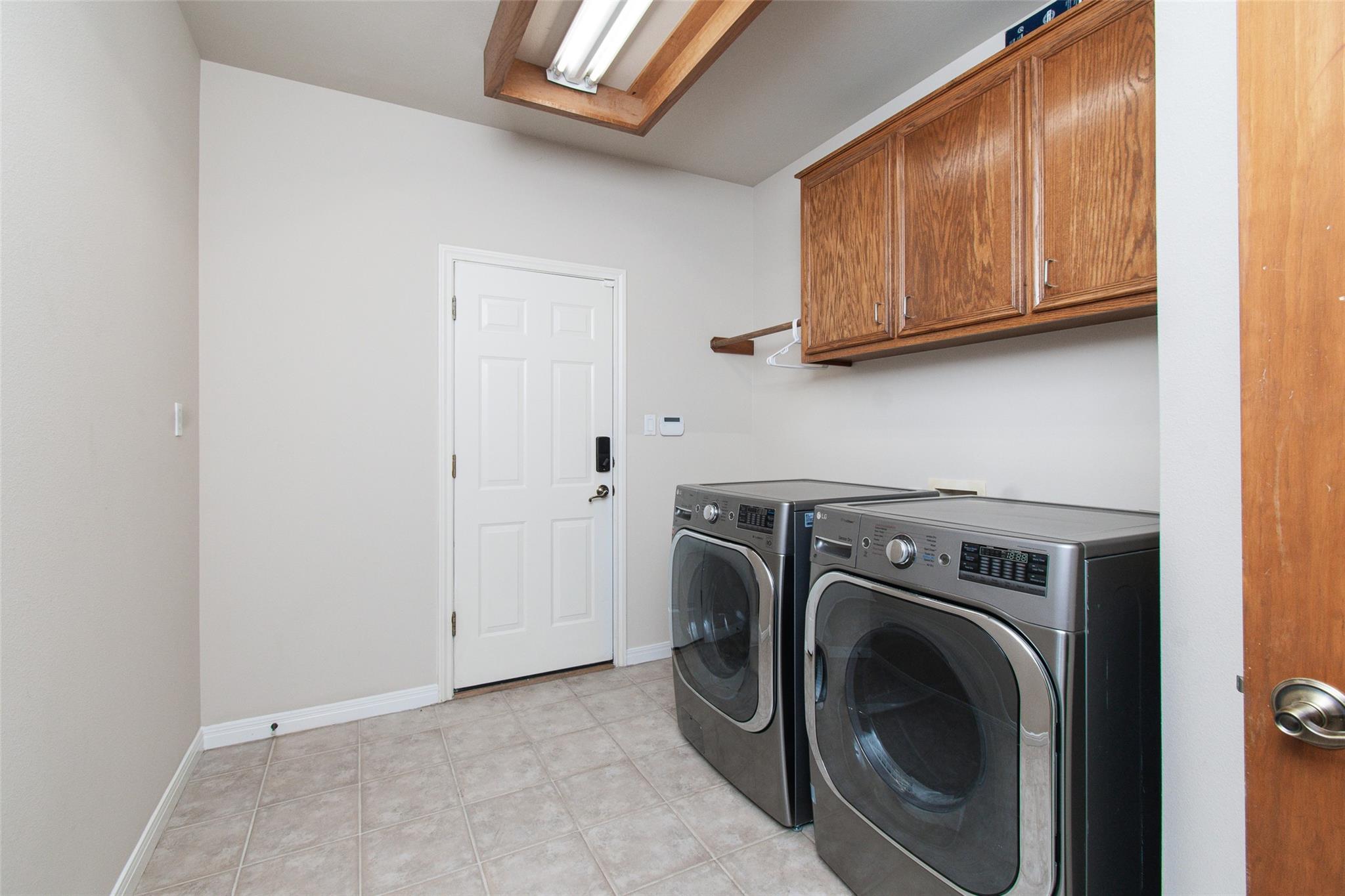 Georgetown, Texas 78628, United States, 5 Bedrooms Bedrooms, ,4 BathroomsBathrooms,Residential,Active,33177