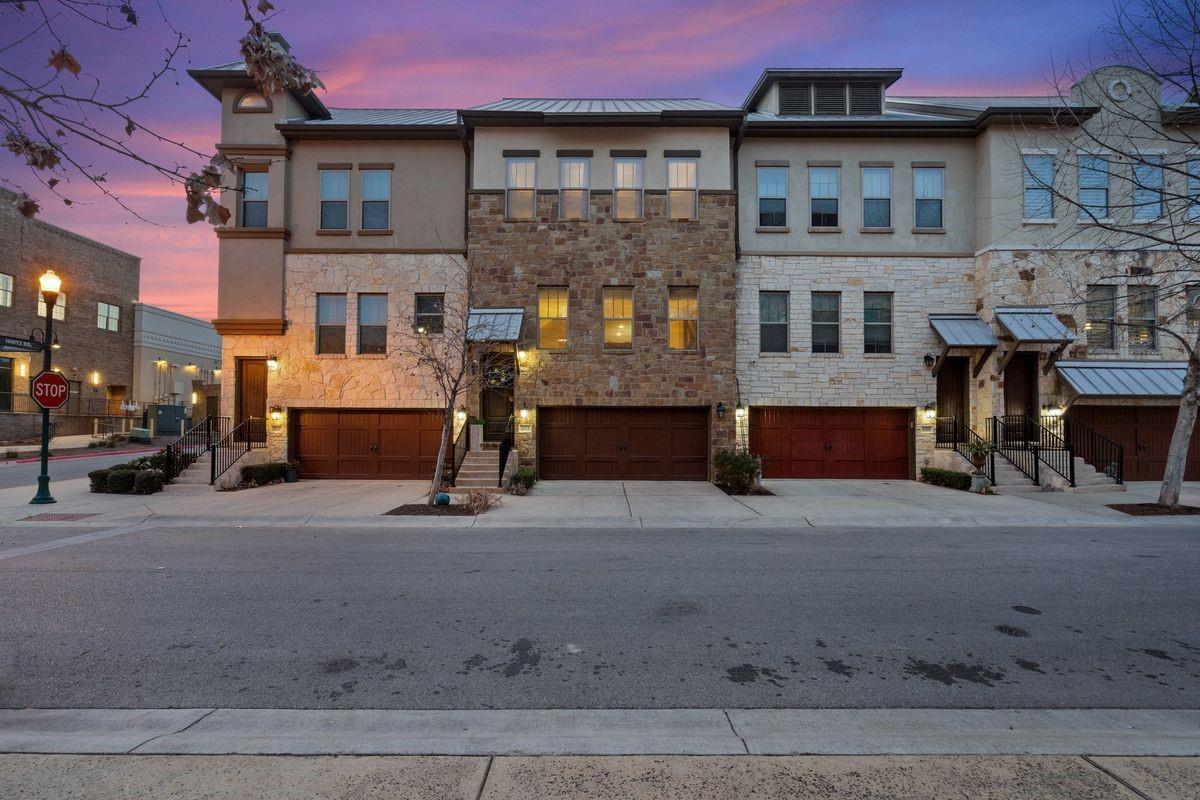 Photo 2 of 40 of 1005 Highknoll LN townhome