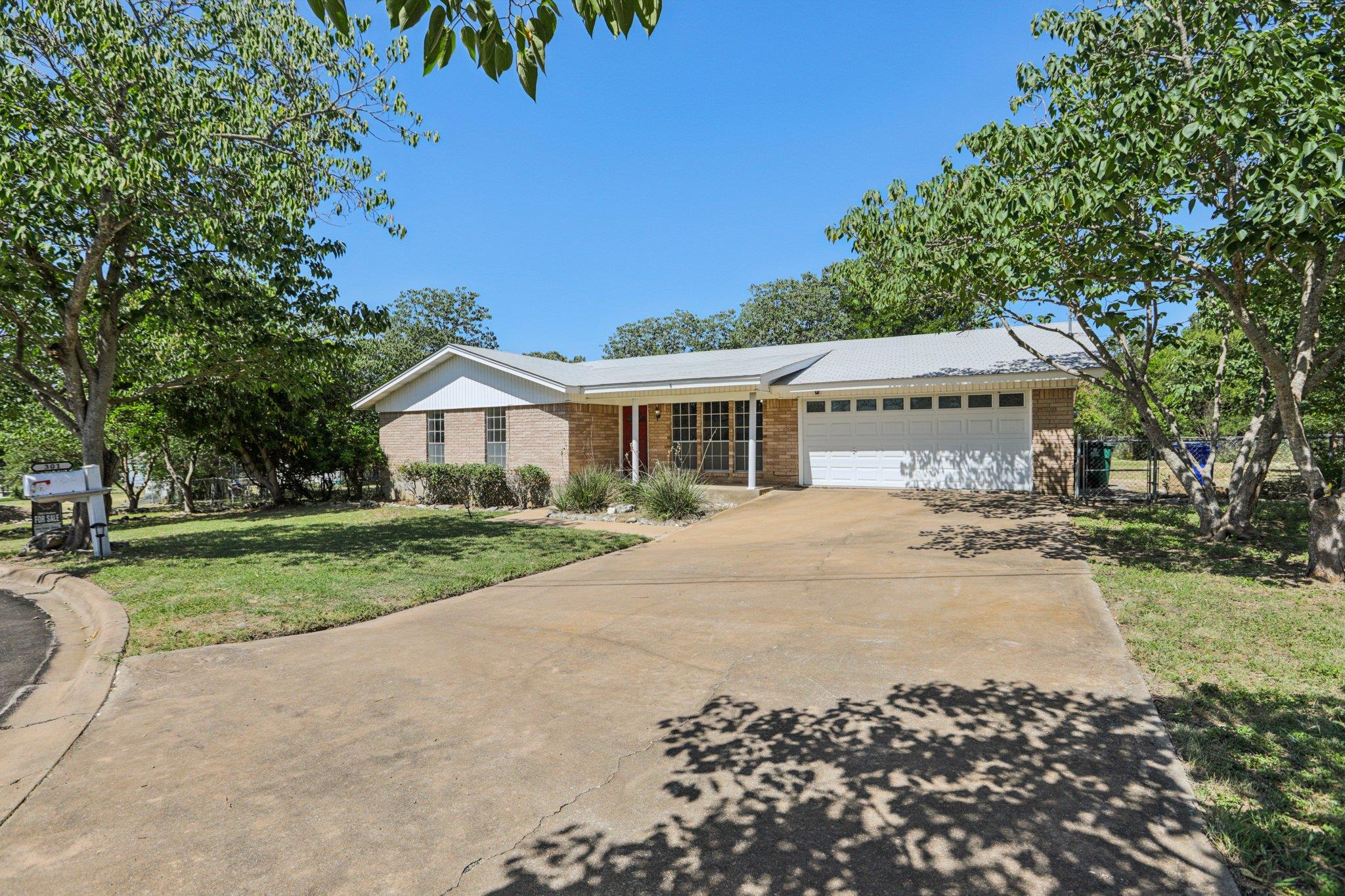 301 Cardinal LN