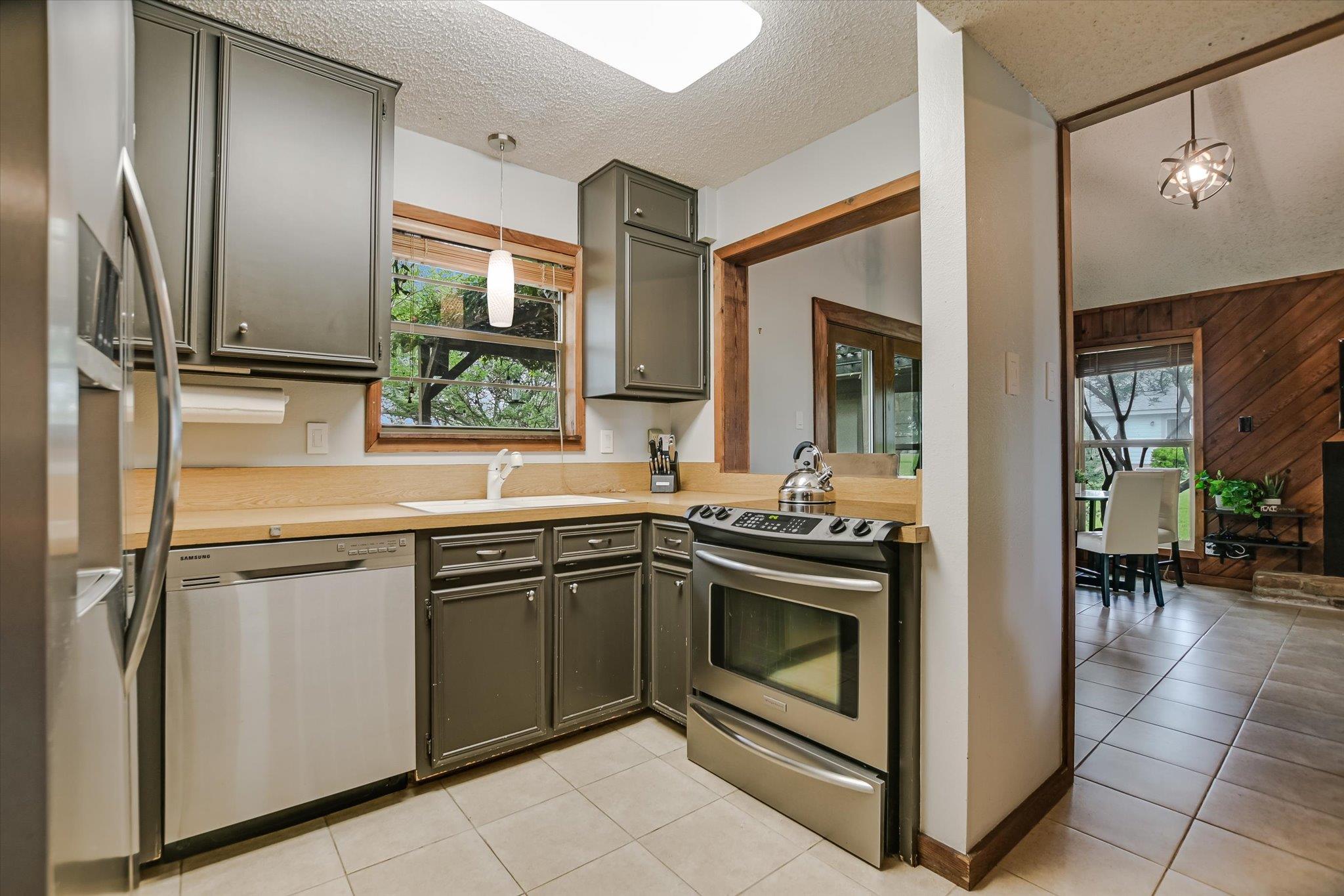 424 Bedford DR