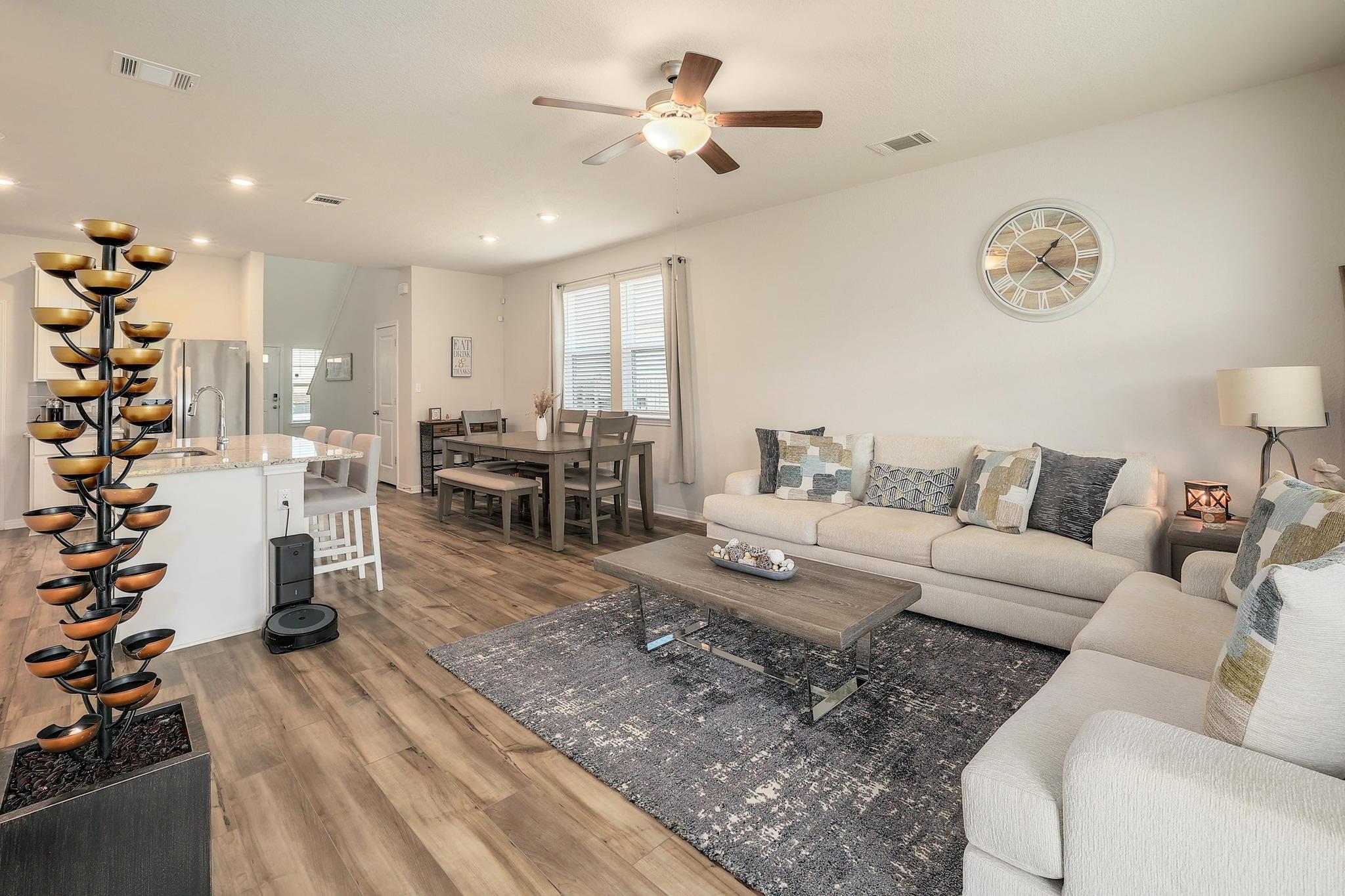 208 Wild Spur LN