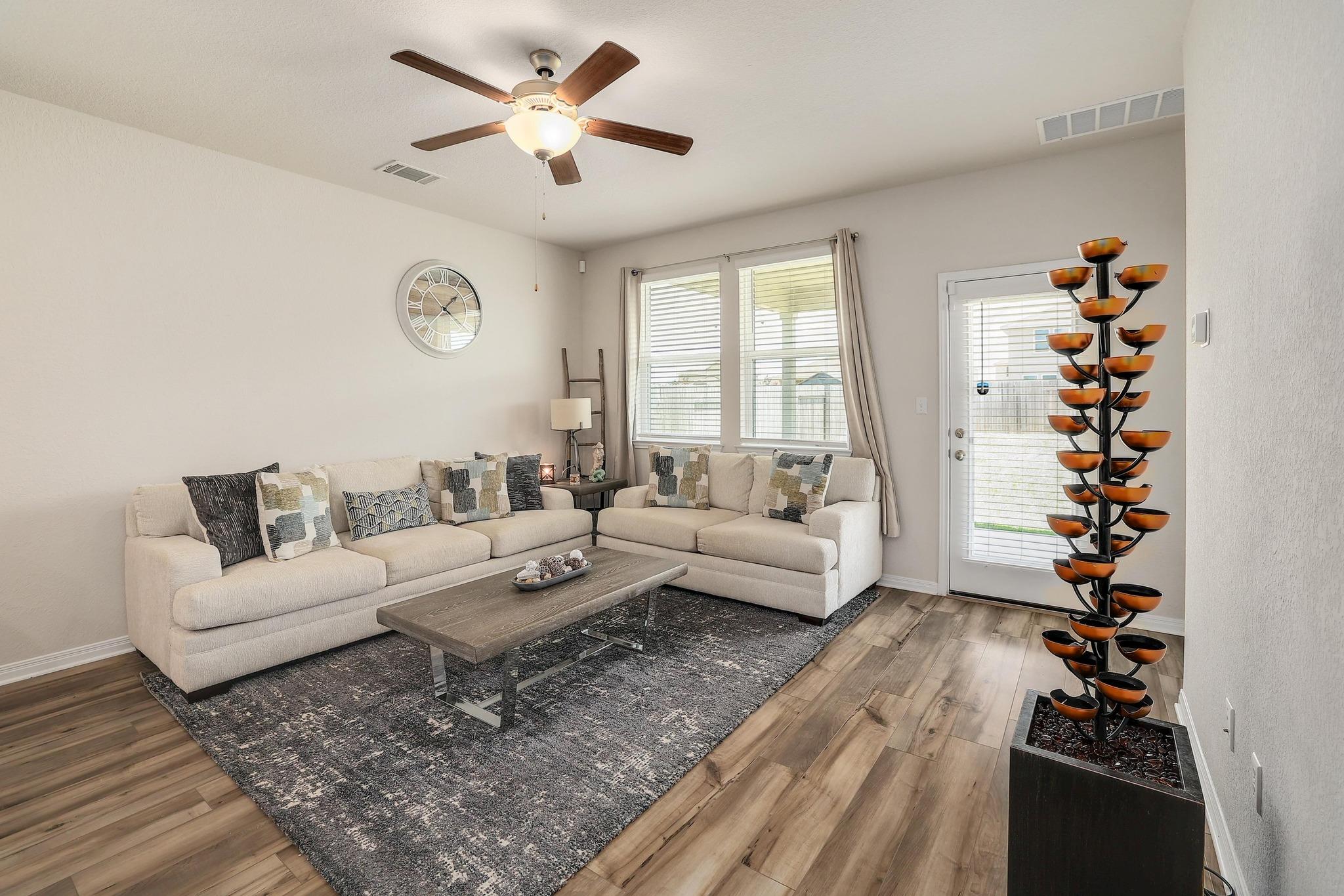 208 Wild Spur LN