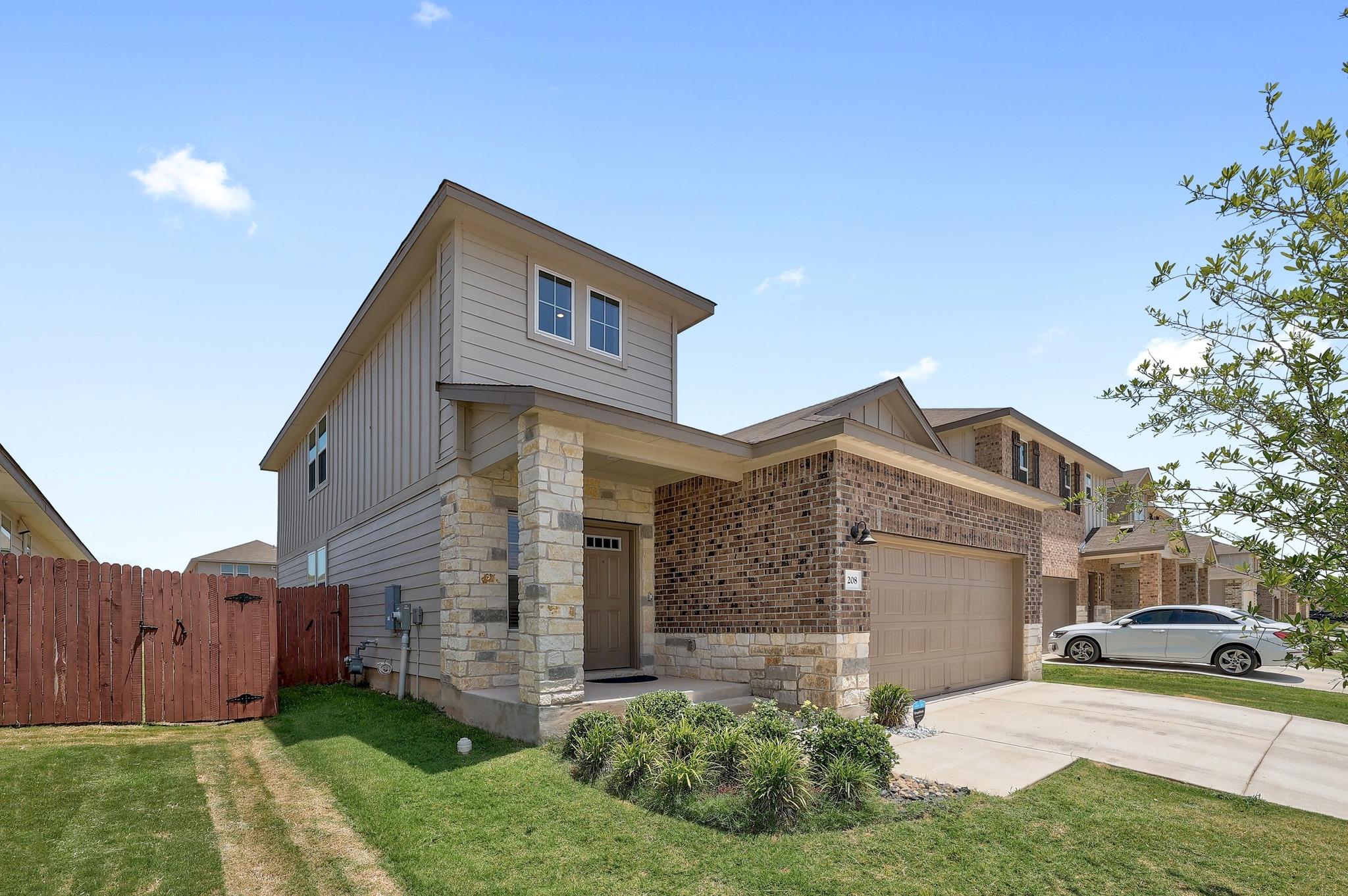208 Wild Spur LN
