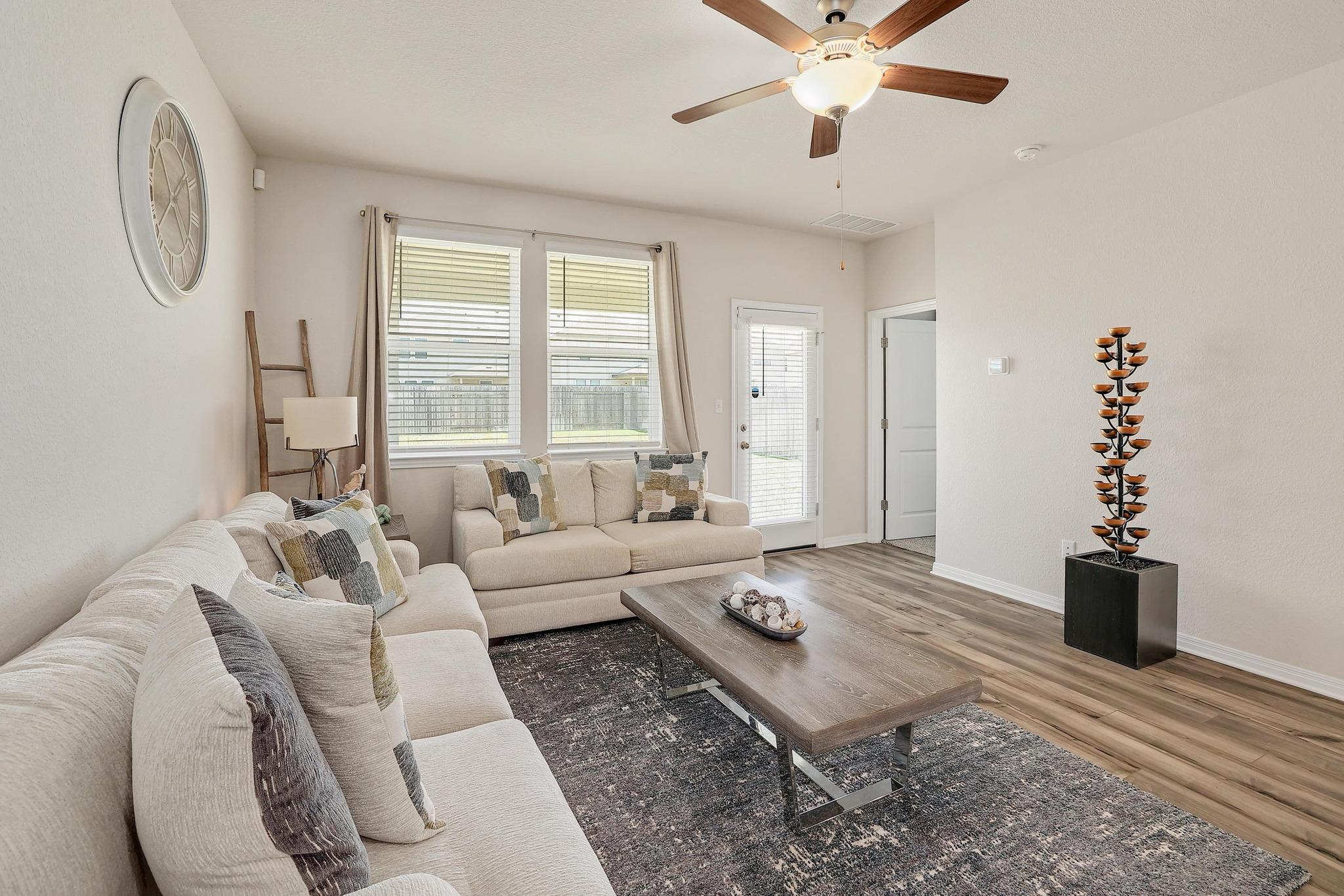 208 Wild Spur LN
