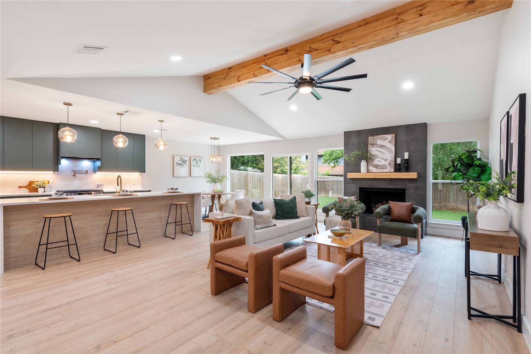 8105 Manassas DR