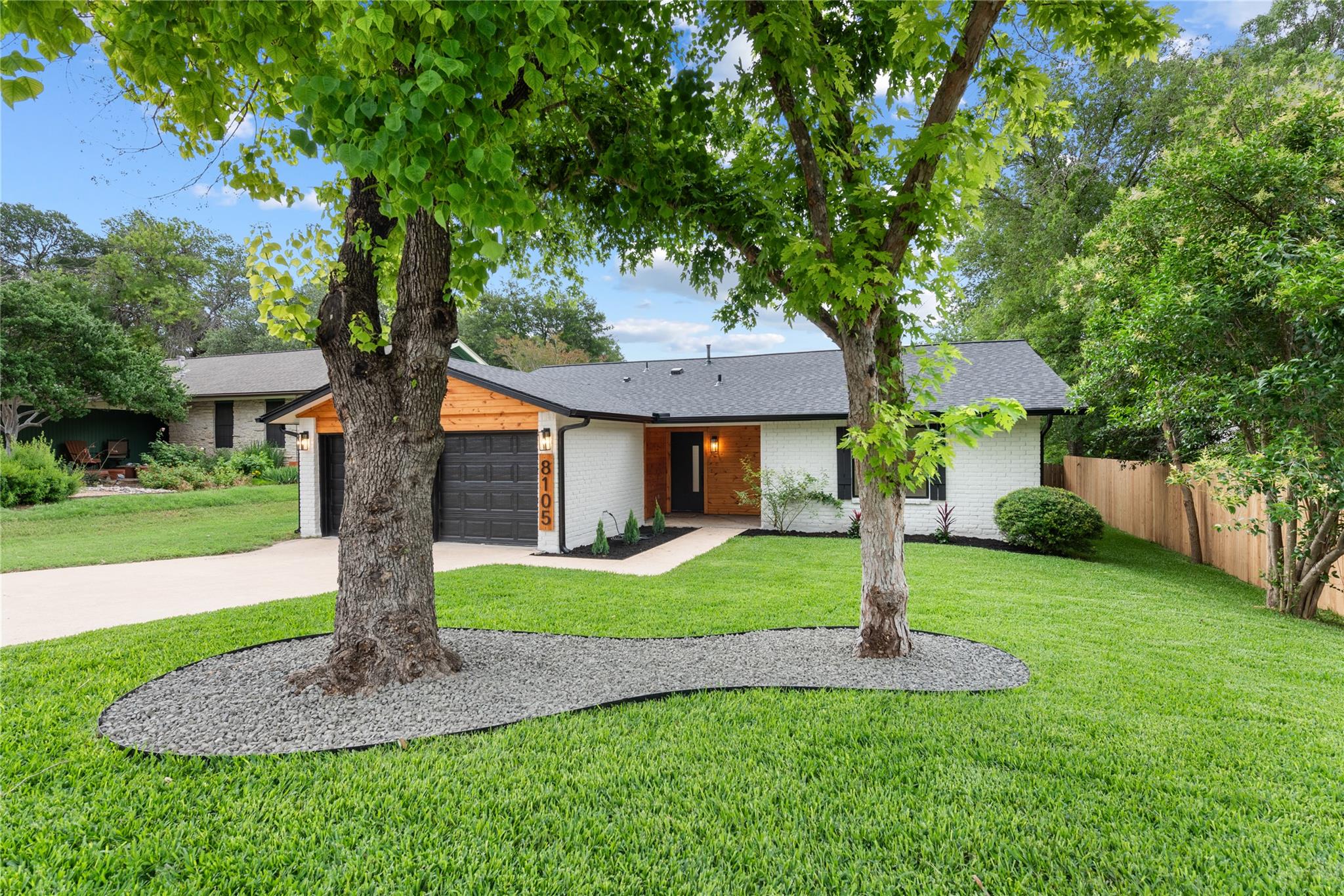 8105 Manassas DR