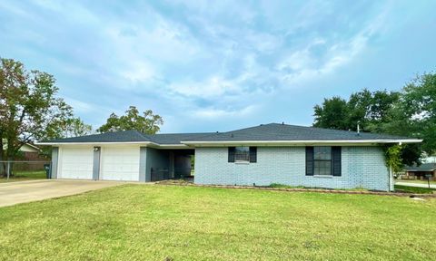 A home in Giddings