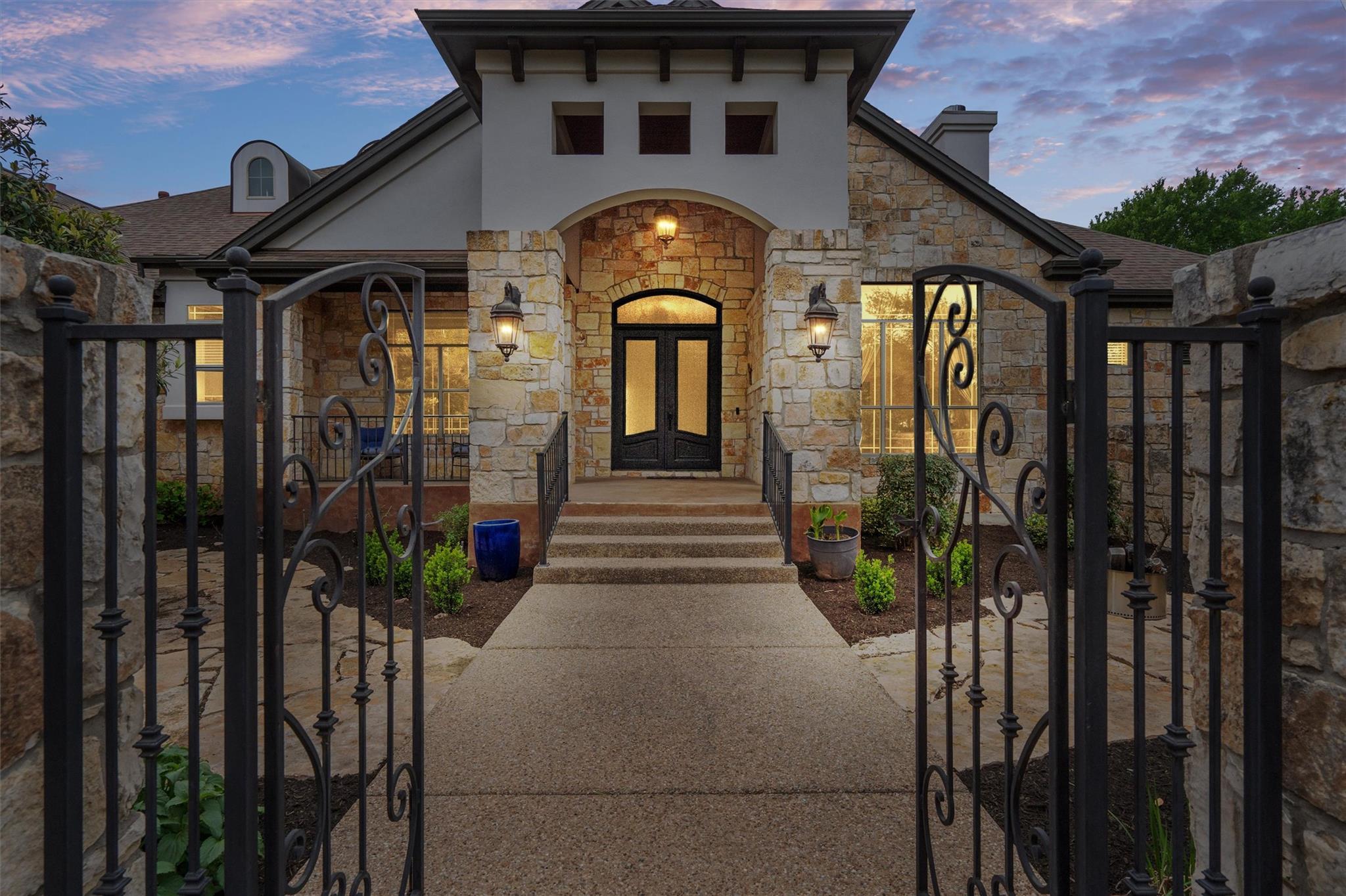 401 River Chase BLVD