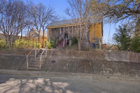 Photo of 1001 Catalpa ST, Austin, TX 78702 (MLS # 4649316)