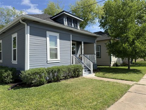 Photo of 314 and 312 W 3rd ST, Taylor, TX 76574 (MLS # 9071980)