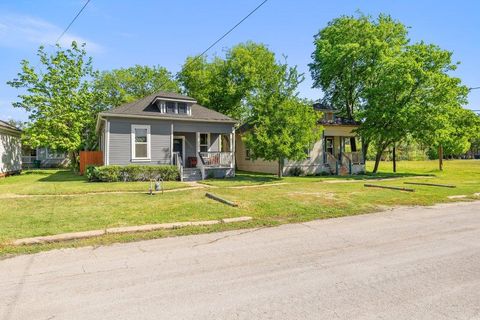 314 and 312 W 3rd ST Taylor TX 76574