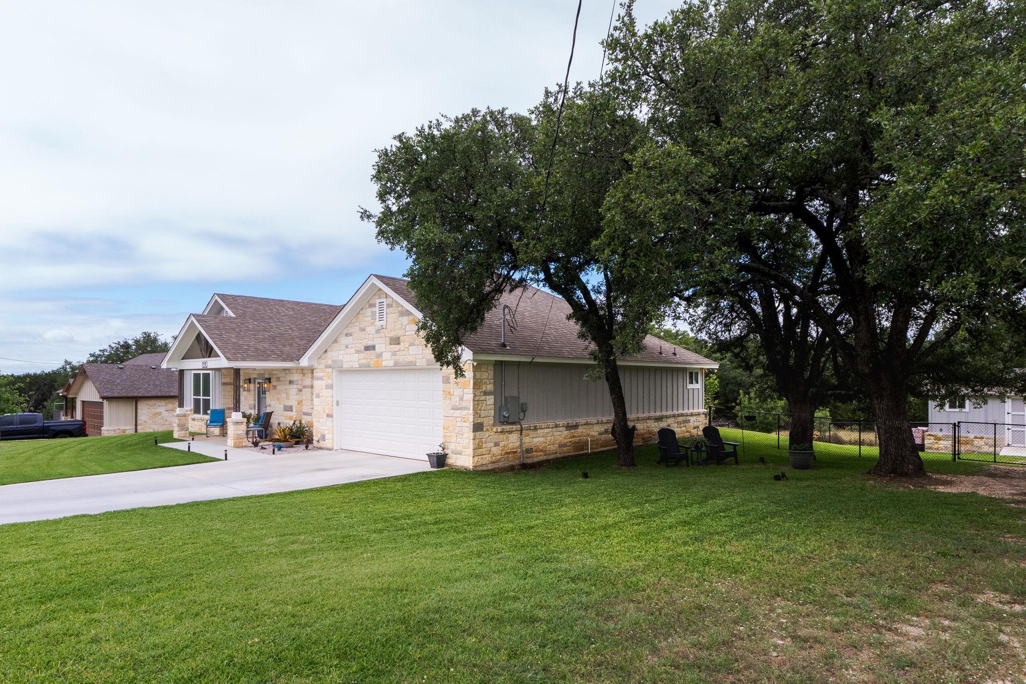 1610 Badger LN