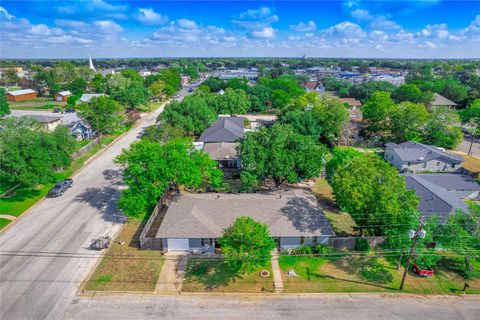 A home in Giddings