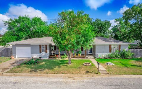 A home in Giddings