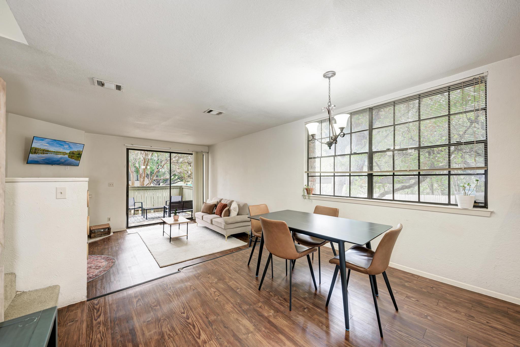 1938 Holly Hill DR 1