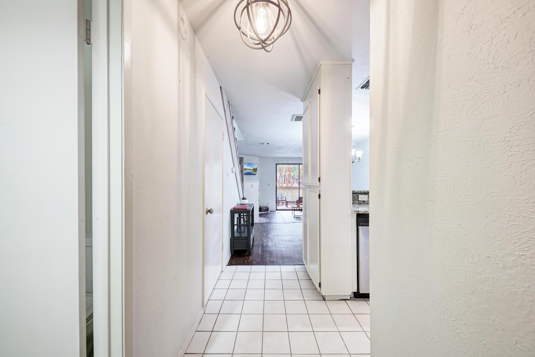 1938 Holly Hill DR 1