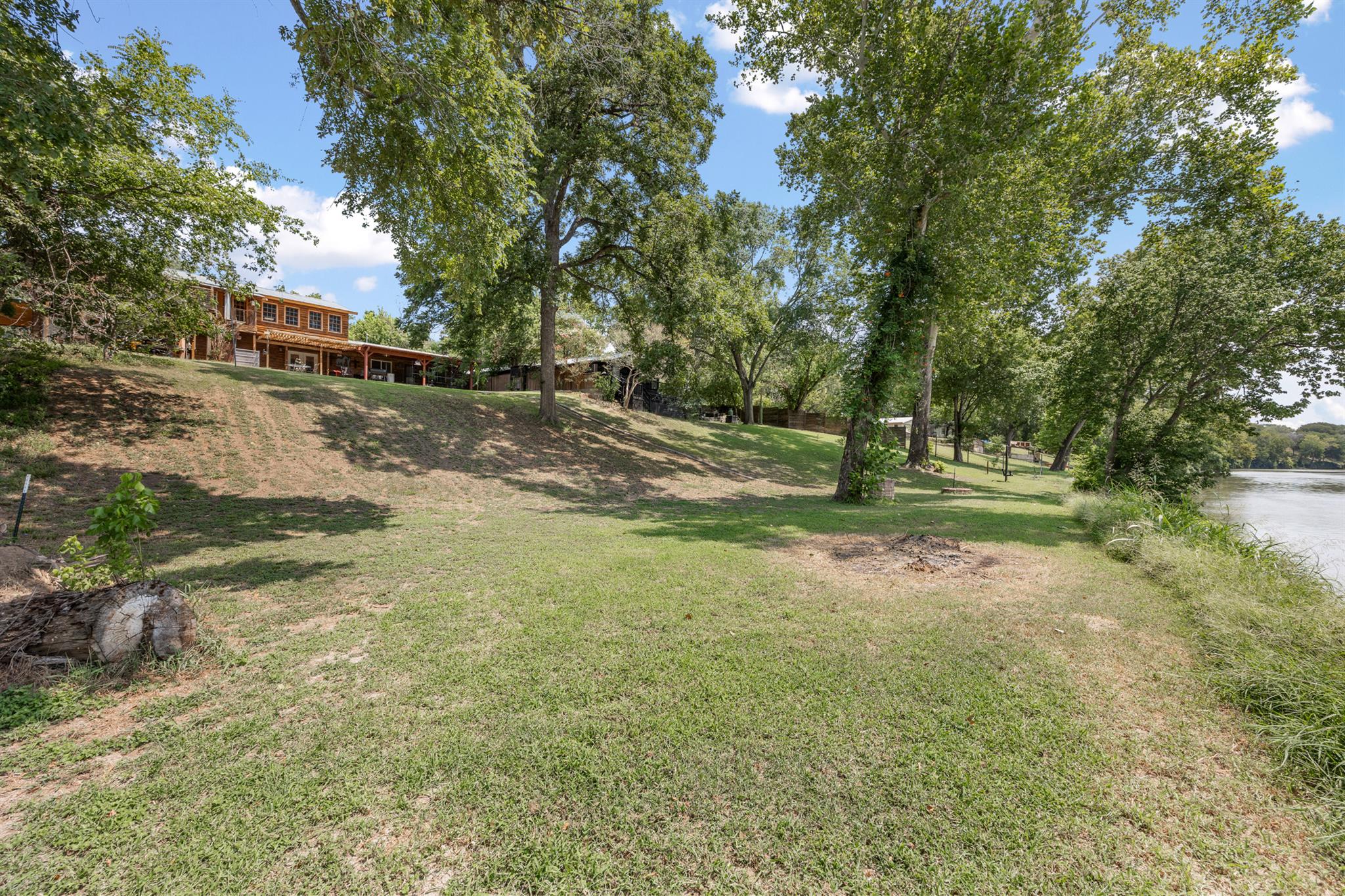 315 Riverwood DR